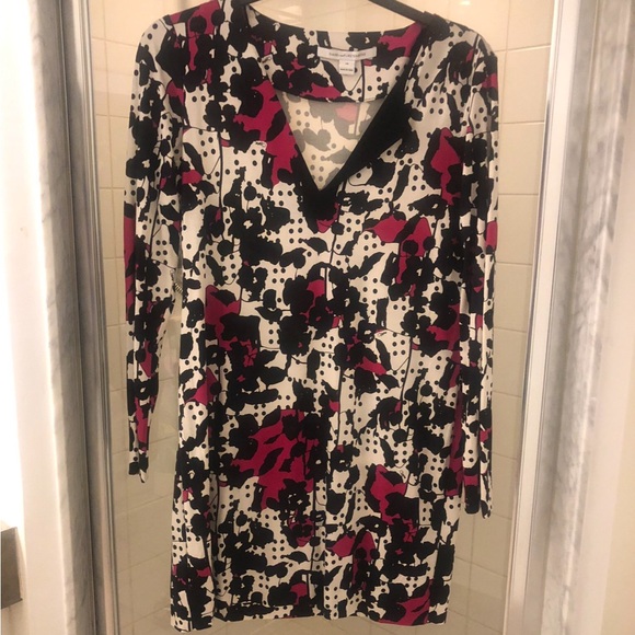 Diane Von Furstenberg Dresses & Skirts - Diane von Furstenberg Silk Dress Size 14